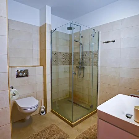 Roger Federer Apartmanja * بالاتونفوريد